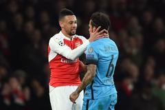 Francis Coquelin (Arsenal) a Dani Alves (Barcelona)
