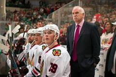 Jonathan Toews a celá střídačka Chicaga Blackhawks, NHL 2015/16