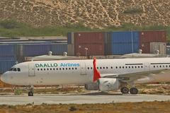 Letoun společnosti Daallo Airlines, odstavený na letišti v Mogadišu.