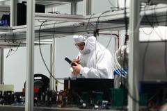 Laserové centrum ELI Beamlines v Dolních Břežanech - otevření 19.10.2015