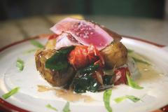 Jednoduchý recept na zimu: Grilovaný tuňák s brambory, žampiony a špenátem