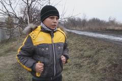 Školáci chodí před namířenými zbraněmi, aby se mohli učit. Někteří učitele ani neviděli