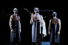 Náckovství a uchylování se k vůdcům je v nás od opic, hysterie je výsledek normalizace, říká Lang