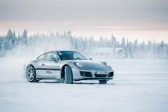 Škola jízdy na ledu s Porsche za polárním kruhem