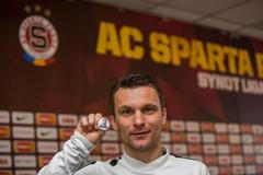 TK Sparty, 10.02.2016: David Lafata s odznakem na počest Pavla Srníčka