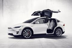 Tesla model X - příď