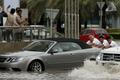 Dubaj tak silné bouře a deště nezná. Voda zaplavila silnice, lety měly zpoždění