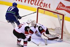 NHL: Arizona Coyotes vs. Vancouver Canucks (Vrbata, Domingue, Dahlbeck)