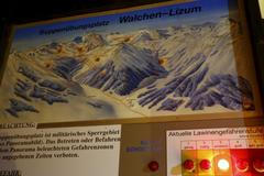 Varování před lavinami v údolí Wattental.