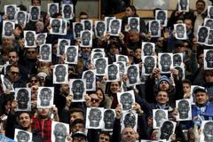 Fanoušci Neapole s obrázkem Kalidou Koulibalyho