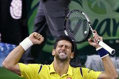 Novak Djokovič slaví titul v katarském Dauhá