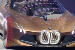 Automobilka BMW ukázala auto budoucnosti. Jeho chytrá skla zjistí hrozbu, která není vidět