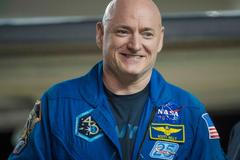 Scott Kelly po návratu do Houstonu