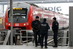 Němečtí policisté na nádraží