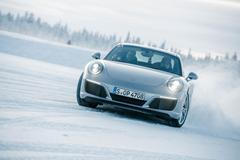 Porsche za polárním kruhem: Naučíme vás, jak jezdit bokem