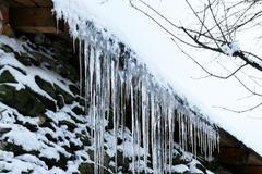 Zima - sníh - led - mráz - rampouch