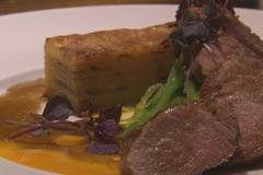 Jehněčí hřbet s bramborovou gratinkou z baru Prolog