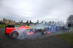 Daniel Ricciardo (Red Bull) vs. ragbisté týmu Bath