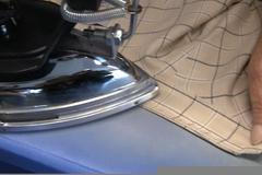 Jak rychle a jednoduše vyžehlit košili? Podívejte se