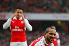 Theo Walcott a Alexis Sanchez v zápase proti Hull City (FA Cup)