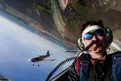 Máchová: Letecká akrobacie není po šedesátce problém, musí to zvládnout kostra, géčka jsou veliký