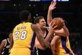 NBA: Brooklyn Nets vs. Los Angeles Lakers (Tarik Black (28) a Larry Nance Jr)