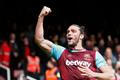 Andy Carroll slaví gól West Hamu