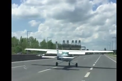 Přistání na maďarské dálnici