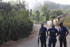 Policire na Kapverdách střeží silnici vedoucí ke španělskému velvyslanectví