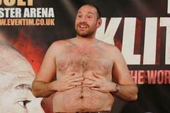 Tyson Fury na tiskové konferenci k odvetě s Vladimirem Kličkem