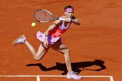 Lucie Šfářová v semifinále French Open 2015 proti Aně Ivanovičov