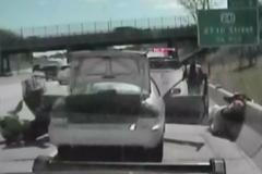 Řidička při kontrole nabrala na dveře policisty i matku. Hrozí jí 53 let vězení