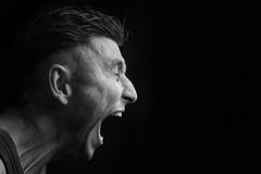 Proč člověka rozzuří cedulka na dveřích obchodu: "Přijdu za deset minut"