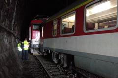 Vykolejený soupravový vlak v Praze