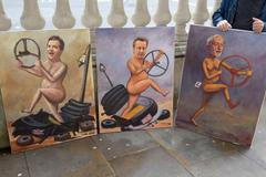 Umělec vystavuje portréty ministra financí George Osborna, premiéra Davida Camerona a předáka Labouristické strany Jeremy Corbyna na londýnské ulici.