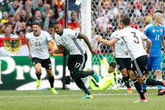 Euro 2016, Německo-Slovensko: Jerome Boateng slaví gól na 1:0