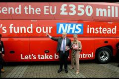 Brexit autobus 350 milionů liber Boris Johnson poslankyně Gisela Stuartová