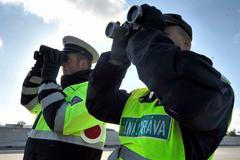 Celníci - ilustrace