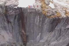 Skokani se vrhali ze skal do norských fjordů