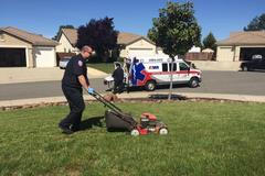 Ken Densley - sekání zahrady