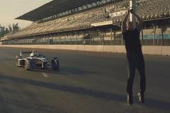 Dublér Daniela Craiga dokázal udělat salto vzad přes rozjetou formuli