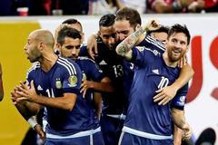 Lionel Messi a jeho spoluhráči se radují z postupu Argentiny do finále Copa América