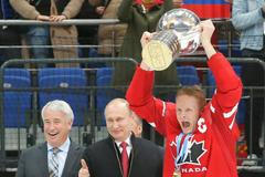 MS 2016 finále Kanada-Finsko: Vladimir Putin a Corey Perry