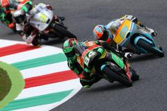 MotoGP 2016, VC Itálie: Jakub Kornfeil, Honda (84) a Gabriel Rodrigo (19), KTM