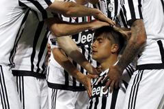 Paulo Dybala slaví gól Juventusu