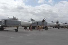 Ruské letouny na základně Hmejmím v Sýrii