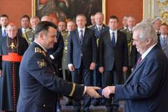 Zeman povýšil policejního prezidenta Tuhého