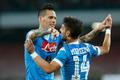 Marek Hamšík a Dries Mertens slaví gól Neapole