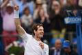 Andy Murray se raduje z trimfu na londýnské trávě