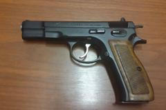 Zbraň odevzdaná Kadlecem